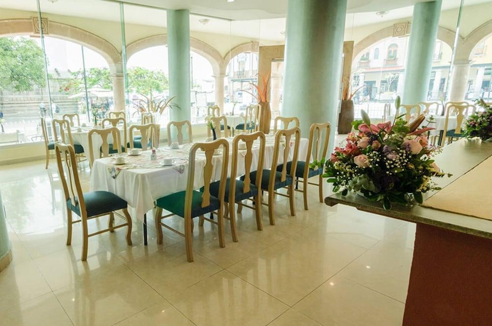 Hotel San Francisco Irapuato Business Class Exterior photo